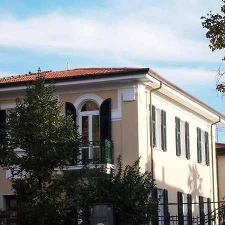 Rossana Bed & Breakfast Carrara